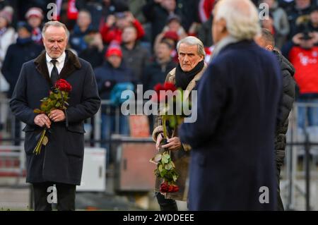 Bild zeigt: Karl-Heinz Rummenigge, Wolfgang Overath, 20.01.2024, München, Fußball, WÜRDIGUNG VON FRANZ BECKENBAUER, DFB/DFL-VORSCHRIFTEN VERBIETEN JEDE VERWENDUNG VON FOTOGRAFIEN ALS BILDSEQUENZEN UND/ODER QUASI-VIDEO. Stockfoto