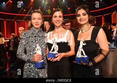 Hannah Herzsprung Aylin Tezel und Bayan Layla / Verleihung des Bayerischen Filmpreises / Party / Preisträger / Prinzregenten Theater / München / 19. Januar 2024 *** Hannah Herzsprung Aylin Tezel und Bayan Layla Präsentation des Bayerischen Filmpreises Partygewinnerin Prinzregenten Theater München 19. Januar 2024 Stockfoto