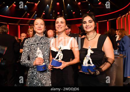 Hannah Herzsprung Aylin Tezel und Bayan Layla / Verleihung des Bayerischen Filmpreises / Party / Preisträger / Prinzregenten Theater / München / 19. Januar 2024 *** Hannah Herzsprung Aylin Tezel und Bayan Layla Präsentation des Bayerischen Filmpreises Partygewinnerin Prinzregenten Theater München 19. Januar 2024 Stockfoto