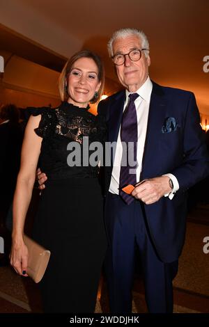 Julia Schütze und Sky du Mont / Verleihung des Bayerischen Filmpreises / Party / Preisträger / Prinzregenten Theater / München / 19. Januar 2024 *** Julia Schütze und Sky du Mont Verleihung des Bayerischen Filmpreises Party Preisträgerin Prinzregenten Theater München 19. Januar 2024 Stockfoto