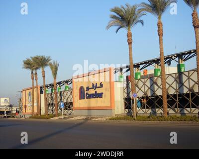 Kairo, Ägypten, 6. Januar 2024: Carrefour City Centre Egypt, ein französisches multinationales Einzelhandels- und Großhandelsunternehmen mit Hauptsitz in Massy, Frankreich, A Stockfoto