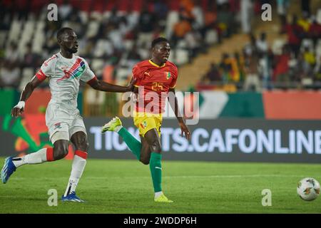 Höhepunkte des Spiels zwischen Guinea und Gambia beim Africa Cup of Nations 2023, dem Duell zwischen Facinet Cole und Omar Colley Stockfoto