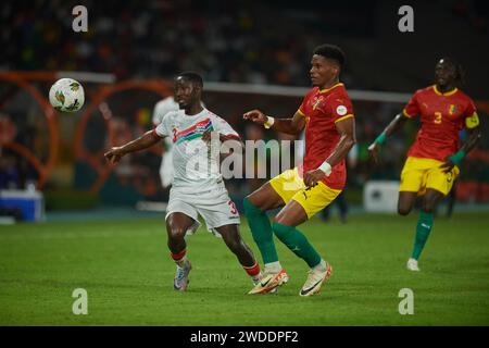 Höhepunkte des Spiels zwischen Guinea und Gambia beim Africa Cup of Nations 2023, dem Duell zwischen Ablie Jallow und Julian Jeanvier Stockfoto