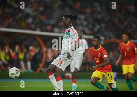 Höhepunkte des Spiels zwischen Guinea und Gambia beim Afrika-Cup 2023, Ebrima Darboe während des Spiels Guinea gegen Gambia Stockfoto