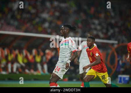 Höhepunkte des Spiels zwischen Guinea und Gambia beim Afrika-Cup 2023, Ebrima Darboe während des Spiels Guinea gegen Gambia Stockfoto