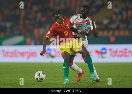 Höhepunkte des Spiels zwischen Guinea und Gambia beim Africa Cup of Nations 2023, dem Duell zwischen Ilaix Moriba und Musa Barrow Stockfoto