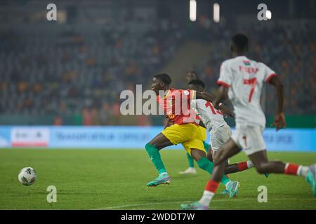 Höhepunkte des Spiels zwischen Guinea und Gambia beim Africa Cup of Nations 2023, dem Duell zwischen Ilaix Moriba und Jacob Mendy Stockfoto