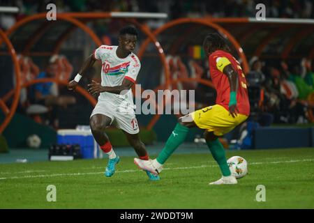 Höhepunkte des Spiels zwischen Guinea und Gambia beim Africa Cup of Nations 2023, dem Duell zwischen Ebrima Colley und Issiaga Sylla Stockfoto