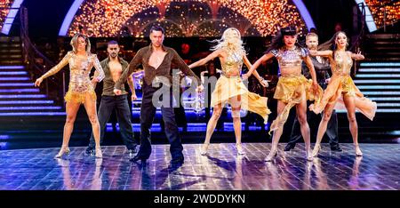 Robbie Kmetoni, Jake Leigh, Nadiya Bychkova, Nikita Kuzmin, Jowita Przystal, Vito Coppola, Carlos Gu, Neil Jones, Kai Widdrington, Katya Jones und Nancy Xu, die bei der Startup Come Dancing the Live Tour in der Utilita Arena Birmingham vortraten Stockfoto