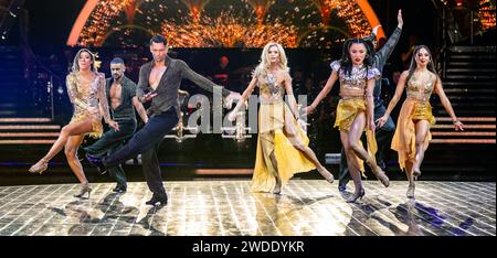 Robbie Kmetoni, Jake Leigh, Nadiya Bychkova, Nikita Kuzmin, Jowita Przystal, Vito Coppola, Carlos Gu, Neil Jones, Kai Widdrington, Katya Jones und Nancy Xu, die bei der Startup Come Dancing the Live Tour in der Utilita Arena Birmingham vortraten Stockfoto