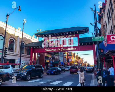 Chicagos Haupteingang Chinatown an der South Wentworth Avenue, entworfen vom Architekten Peter Fung und inspiriert von Peking, China Stockfoto