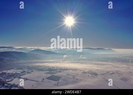 20.1.2024 Winterlandschaft Landschaft im Winter. Blich zum nördlichen Odenwald nahe Weinheim. Weinheim Odenwald Baden Württemberg Deutschland *** 20 1 2024 Winterlandschaft Landschaft im Winter Blick in den nördlichen Odenwald bei Weinheim Weinheim Odenwald Baden Württemberg Deutschland Stockfoto