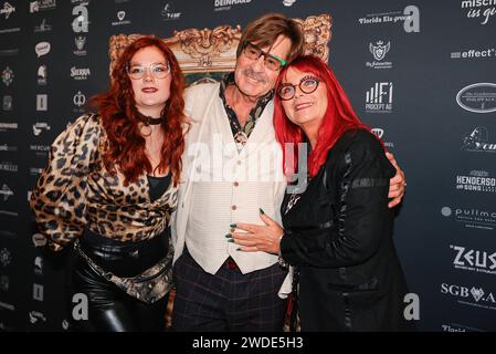 Jörg Draeger mit Frau Petra Draeger und Tochter Cinzia Draeger, Public Viewing zum TV-Start von Ich bin ein Star holt mich hier raus , 19.1,2024, Hotel Pullmann Schweizer Hof, Berlin, Deutschland *** Jörg Draeger mit Frau Petra Draeger und Tochter Cinzia Draeger, Public Viewing zum TV-Launch von Ich bin ein Star - holt mich hier raus , 19 1 2024, Hotel Pullmann Schweizer Hof, Berlin, Deutschland kreativmedia ibespublicv 25 Stockfoto