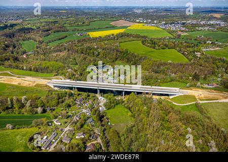 Luftbild, Baustelle der Brücke Angerbachtal, Neubauabschnitt der Autobahn A44, Lückenschließung zwischen Ratingen-Ost und Velbert, Angertaler Abwassertrichter Stockfoto