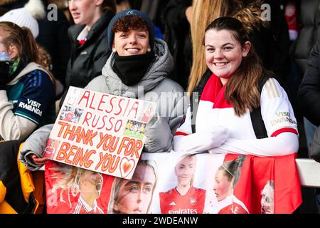 Arsenal Fans vor dem Start beim Spiel der Barclays Women's Super League im Mangata Pay UK Stadium in Borehamwood. Bilddatum: Samstag, 20. Januar 2024. Stockfoto