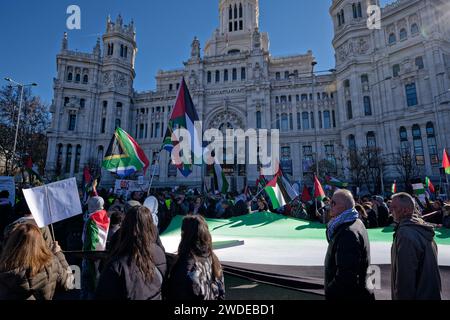 Kybele-Platz, Madrid, Spanien. Januar 2024. Mobilisierung gegen den Völkermord in Palästina und gegen den Waffenverkauf an Israel. Tag des Protestes in ganz Spanien, dem mehr als 115 Ortschaften im ganzen Land beigetreten sind. Quelle: EnriquePSans/Alamy Live News Stockfoto