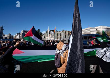 Kybele-Platz, Madrid, Spanien. Januar 2024. Mobilisierung gegen den Völkermord in Palästina und gegen den Waffenverkauf an Israel. Tag des Protestes in ganz Spanien, dem mehr als 115 Ortschaften im ganzen Land beigetreten sind. Quelle: EnriquePSans/Alamy Live News Stockfoto