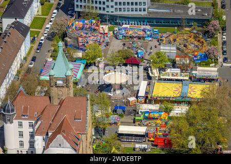 Vogelperspektive, Frühjahrsmesse am Rathaus, auf dem Rathausplatz vor dem Finanzamt, Hattingen, Ruhrgebiet, Nordrhein-Westfalen, Deutschland Stockfoto