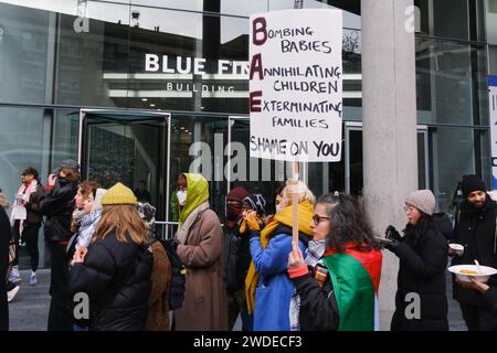 Bankside, London, Großbritannien. Januar 2024. Demonstranten für Gaza vor dem Hauptsitz von BAE Systems, Großbritanniens größtem Waffenhersteller. Quelle: Matthew Chattle/Alamy Live News Stockfoto