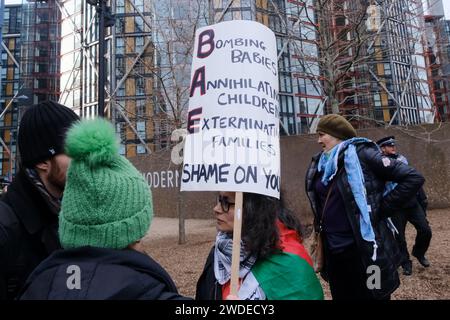 Bankside, London, Großbritannien. Januar 2024. Demonstranten für Gaza vor dem Hauptsitz von BAE Systems, Großbritanniens größtem Waffenhersteller. Quelle: Matthew Chattle/Alamy Live News Stockfoto