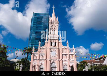 Die Kathedrale da Nang, die pinkfarbene Kirche, befindet sich in Danang, Vietnam Stockfoto