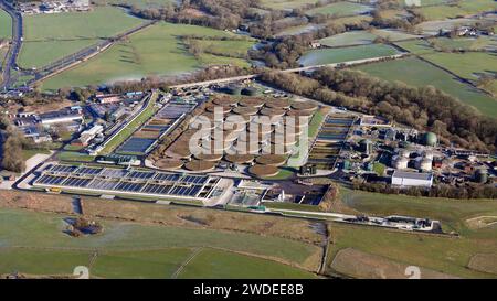 Luftaufnahme der Abwasseraufbereitungsarbeiten von Blackburn in Samlesbury, betrieben von United Utilities Water Ltd, zwischen Preston & Blackburn, Lancashire Stockfoto