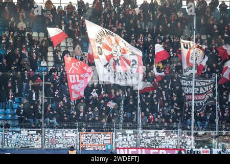 Bochum, Deutschland. Januar 2024. Fans vom VfB Stuttgart 1. Fussball-Bundesliga: VfL Bochum - VfB Stuttgart; Vonovia Ruhrstadion Bochum, 20.01.2024 DFL-VORSCHRIFTEN VERBIETEN JEDE VERWENDUNG VON FOTOGRAFIEN ALS BILDSEQUENZEN UND/ODER QUASI-VIDEO/dpa/Alamy Live News Stockfoto