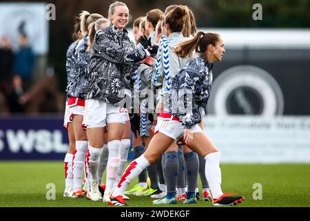 London, Großbritannien. Januar 2024. Amanda Ilestedt (28 Arsenal) vor dem Spiel der Barclays FA Womens Super League zwischen Arsenal und Everton im Manganta Pay UK Stadium Meadow Park in London, England. (Liam Asman/SPP) Credit: SPP Sport Press Photo. /Alamy Live News Stockfoto