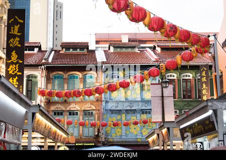 Singapur - 20. April 2023: Chinatown in Singapur, dekoriert mit chinesischen Laternen, um das chinesische Neujahr zu feiern. Stockfoto