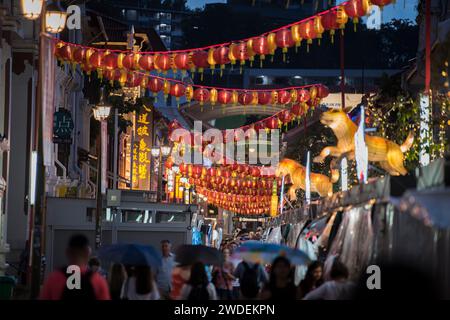 Singapur - 20. April 2023: Chinatown in Singapur, dekoriert mit chinesischen Laternen, um das chinesische Neujahr zu feiern. Stockfoto