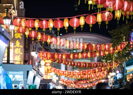 Singapur - 20. April 2023: Chinatown in Singapur, dekoriert mit chinesischen Laternen, um das chinesische Neujahr zu feiern. Stockfoto