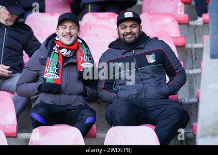 Nijmegen, Niederlande. Januar 2024. NIJMEGEN, NIEDERLANDE - 20. JANUAR: Fans von NEC lächeln beim niederländischen Eredivisie-Spiel zwischen NEC und FC Twente im Goffertstadion am 20. Januar 2024 in Nijmegen. (Foto von Rene Nijhuis/Orange Pictures) Credit: Orange Pics BV/Alamy Live News Stockfoto