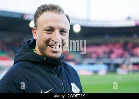 Nijmegen, Niederlande. Januar 2024. NIJMEGEN, NIEDERLANDE - 20. JANUAR: 4. Offizieller Stan Teuben lächelt während des niederländischen Eredivisie-Spiels zwischen NEC und FC Twente im Goffertstadion am 20. Januar 2024 in Nijmegen. (Foto von Rene Nijhuis/Orange Pictures) Credit: Orange Pics BV/Alamy Live News Stockfoto