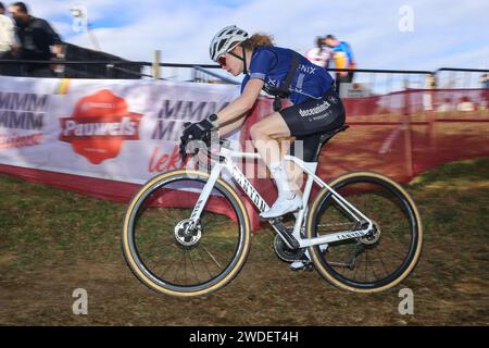 Benidorm, Spanien, 20. Januar 2024: Der Radfahrer Puck Pieterse während des offiziellen Trainings der UCI Cyclo-Cross-Weltmeisterschaft 2024 - Benidorm, am 20. Januar 2024 im Parque Foiotes in Benidorm, Spanien. Quelle: Alberto Brevers / Alamy Live News. Stockfoto