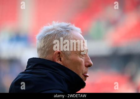 Freiburg, Deutschland. Januar 2024. Trainer Christian Streich (SC Freiburg) beim Spiel der 1. FBL: 23-24: 18 Sptg. SC Freiburg - TSG 1899 Hoffenheim DFL-VORSCHRIFTEN VERBIETEN JEDE VERWENDUNG VON FOTOGRAFIEN ALS BILDSEQUENZEN UND/ODER QUASI-VIDEONann Credit: dpa/Alamy Live News Stockfoto