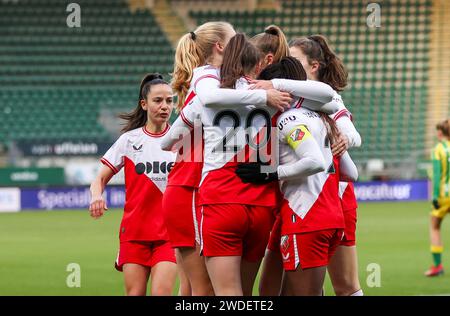 Den Haag, Niederlande. Januar 2024. DEN HAAG, NIEDERLANDE - 20. JANUAR: Judith Roosjen vom FC Utrecht, Lotje de Keijzer vom FC Utrecht, Liza van der Most vom FC Utrecht, feiert nach dem ersten Tor des Teams während des Azerion Vrouwen Eredivisie Spiels zwischen ADO den Haag und FC Utrecht im Bingoal Stadion am 20. Januar 2024 in den Haag, Niederlande (Foto: Hans van der Valk/Orange Pictures) Credit: Orange Pics BV/Alamy Live News Stockfoto