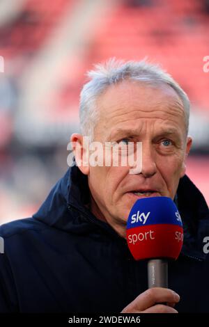 Freiburg, Deutschland. Januar 2024. Trainer Christian Streich (SC Freiburg) beim Spiel der 1. FBL: 23-24: 18 Sptg. SC Freiburg - TSG 1899 Hoffenheim DFL-VORSCHRIFTEN VERBIETEN JEDE VERWENDUNG VON FOTOGRAFIEN ALS BILDSEQUENZEN UND/ODER QUASI-VIDEONann Credit: dpa/Alamy Live News Stockfoto