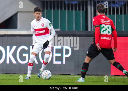 Nijmegen, Niederlande. Januar 2024. NIJMEGEN, NIEDERLANDE - 20. JANUAR: Younes Taha vom FC Twente läuft mit dem Ball während des niederländischen Eredivisie-Spiels zwischen NEC und FC Twente am 20. Januar 2024 im Goffertstadion in Nijmegen, Niederlande. (Foto von Rene Nijhuis/Orange Pictures) Credit: Orange Pics BV/Alamy Live News Stockfoto