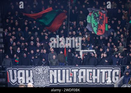 Nijmegen, Niederlande. Januar 2024. NIJMEGEN, NIEDERLANDE - 20. JANUAR: Fans von NEC schwenken Flaggen während des niederländischen Eredivisie-Spiels zwischen NEC und FC Twente im Goffertstadion am 20. Januar 2024 in Nijmegen, Niederlande. (Foto: Broer van den Boom/Orange Pictures) Credit: Orange Pics BV/Alamy Live News Stockfoto