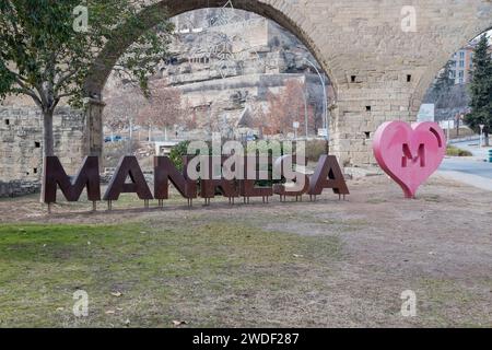 Haupteingang der Stadt manresa, Schild mit dem Namen der Stadt, Manresa, Katalonien, Spanien Stockfoto