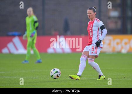 Amsterdam, Niederlande. Januar 2024. AMSTERDAM, NIEDERLANDE - 20. JANUAR: Sherida Spitse vom AFC Ajax übergibt den Ball während des Azerion Vrouwen Eredivisie Spiels zwischen Ajax und Excelsior im Sportpark de toekomst am 20. Januar 2024 in Amsterdam. (Foto: Jan Mulder/Orange Pictures) Credit: dpa/Alamy Live News Stockfoto