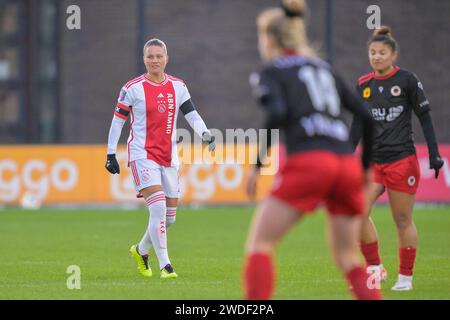 Amsterdam, Niederlande. Januar 2024. AMSTERDAM, NIEDERLANDE - 20. JANUAR: Sherida Spitse vom AFC Ajax sieht beim Azerion Vrouwen Eredivisie Spiel zwischen Ajax und Excelsior am 20. Januar 2024 im Sportpark de toekomst in Amsterdam an. (Foto: Jan Mulder/Orange Pictures) Credit: dpa/Alamy Live News Stockfoto