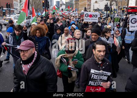 Hunderte von Demonstranten versammelten sich in Whitechapel zu einem Palästina-Aktionstag, um am 20. Januar 2024 in East London, Großbritannien, für Frieden und Waffenstillstand in Gaza und Freiheit für Palästina aufzurufen. An diesem Wochenende fanden keine größeren Demonstrationen in der Hauptstadt statt, stattdessen fanden kleinere Proteste statt, die viele Tausende von Menschen in der ganzen Stadt und im ganzen Land dazu veranlassten, den Konflikt zwischen Hamas und Israel zu beenden. Stockfoto