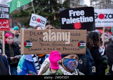 Hunderte von Demonstranten versammelten sich in Whitechapel zu einem Palästina-Aktionstag, um am 20. Januar 2024 in East London, Großbritannien, für Frieden und Waffenstillstand in Gaza und Freiheit für Palästina aufzurufen. An diesem Wochenende fanden keine größeren Demonstrationen in der Hauptstadt statt, stattdessen fanden kleinere Proteste statt, die viele Tausende von Menschen in der ganzen Stadt und im ganzen Land dazu veranlassten, den Konflikt zwischen Hamas und Israel zu beenden. Stockfoto