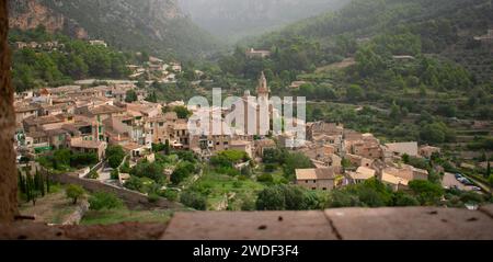 Wunderschönes Panorama des alten Dorfes Valldemossa, Mallorca Stockfoto