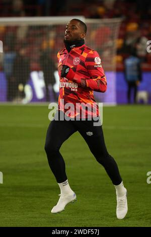 London, Großbritannien. Januar 2024. Ivan Toney aus Brentford wärmt sich während des Premier League-Spiels zwischen Brentford und Nottingham Forest am 20. Januar 2024 im Gtech Community Stadium in London auf. Foto von Ken Sparks. Nur redaktionelle Verwendung, Lizenz für kommerzielle Nutzung erforderlich. Keine Verwendung bei Wetten, Spielen oder Publikationen eines einzelnen Clubs/einer Liga/eines Spielers. Quelle: UK Sports Pics Ltd/Alamy Live News Stockfoto