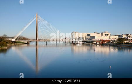 Blick auf die Marine Way Bridge, eine Kabelbrücke in Southport, Merseyside, Großbritannien, Europa Stockfoto