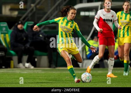 Den Haag, Niederlande. Januar 2024. DEN HAAG, NIEDERLANDE - 20. JANUAR: Shanique Dessing von ADO den Haag schießt beim Azerion Vrouwen Eredivisie Spiel zwischen ADO den Haag und FC Utrecht am 20. Januar 2024 im Bingoal Stadion in den Haag, Niederlande (Foto: Hans van der Valk/Orange Pictures) Credit: dpa/Alamy Live News Stockfoto