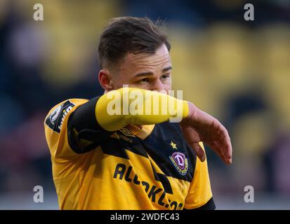 Dresden, Deutschland. Januar 2024. Fußball: 3. Liga, SG Dynamo Dresden - SV Sandhausen, Spieltag 21, Rudolf-Harbig-Stadion. Dynamos Jakob Lemmer enttäuscht. Robert Michael/dpa/Alamy Live News Stockfoto