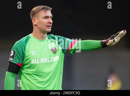 Dresden, Deutschland. Januar 2024. Fußball: 3. Liga, SG Dynamo Dresden - SV Sandhausen, Spieltag 21, Rudolf-Harbig-Stadion. Dynamo Torhüter Kevin Broll gestikuliert. Robert Michael/dpa/Alamy Live News Stockfoto